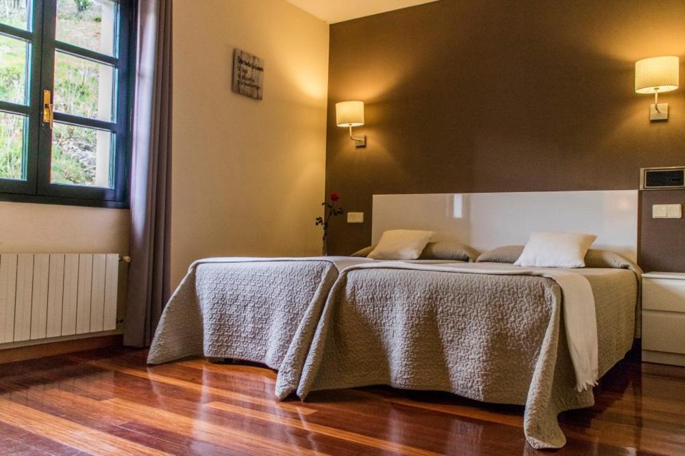 Hotel Montanas De Covadonga Onís Eksteriør billede